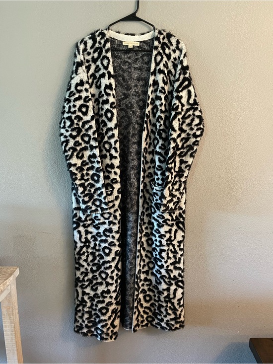 Love Stitch Sweaters - Love Stitch Snow Leopard Duster